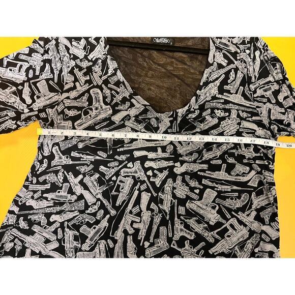 Lauren Moshi Devon Boyfriend Top V-Neck Sheer Gun Print Black Womens Size ? - Picture 7 of 8
